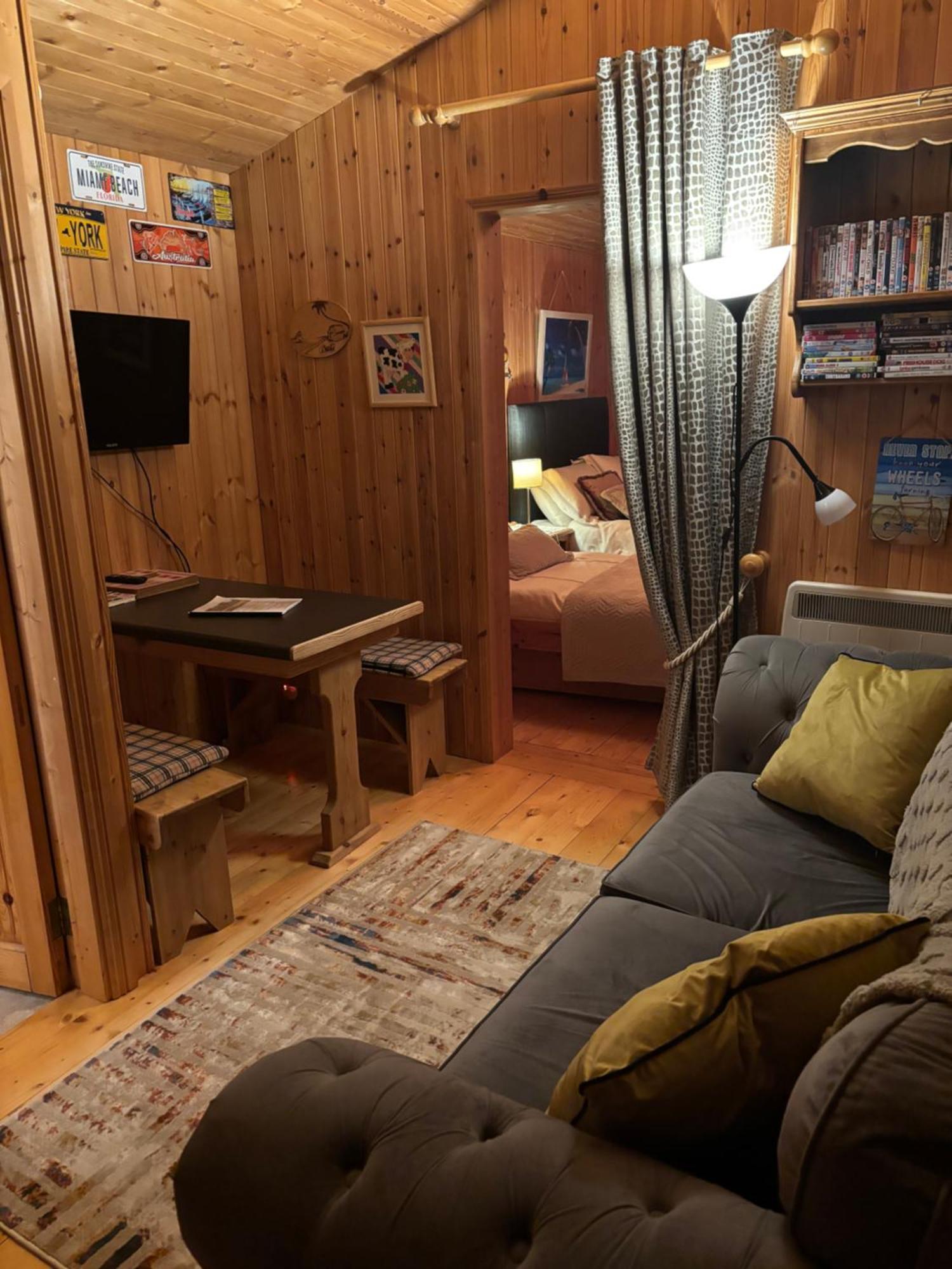 Cosy Countryside Log Cabin كيلكيني المظهر الخارجي الصورة