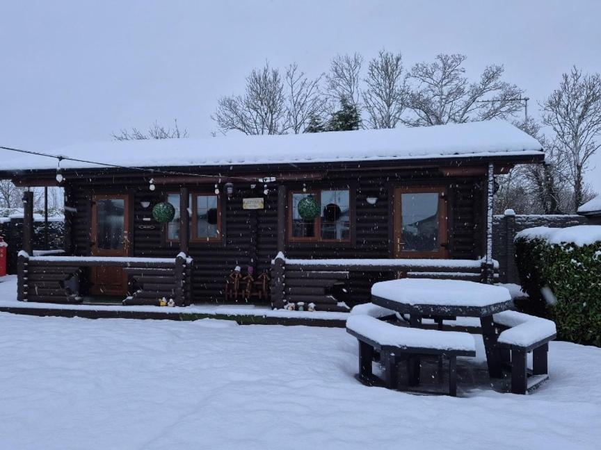 Cosy Countryside Log Cabin كيلكيني المظهر الخارجي الصورة
